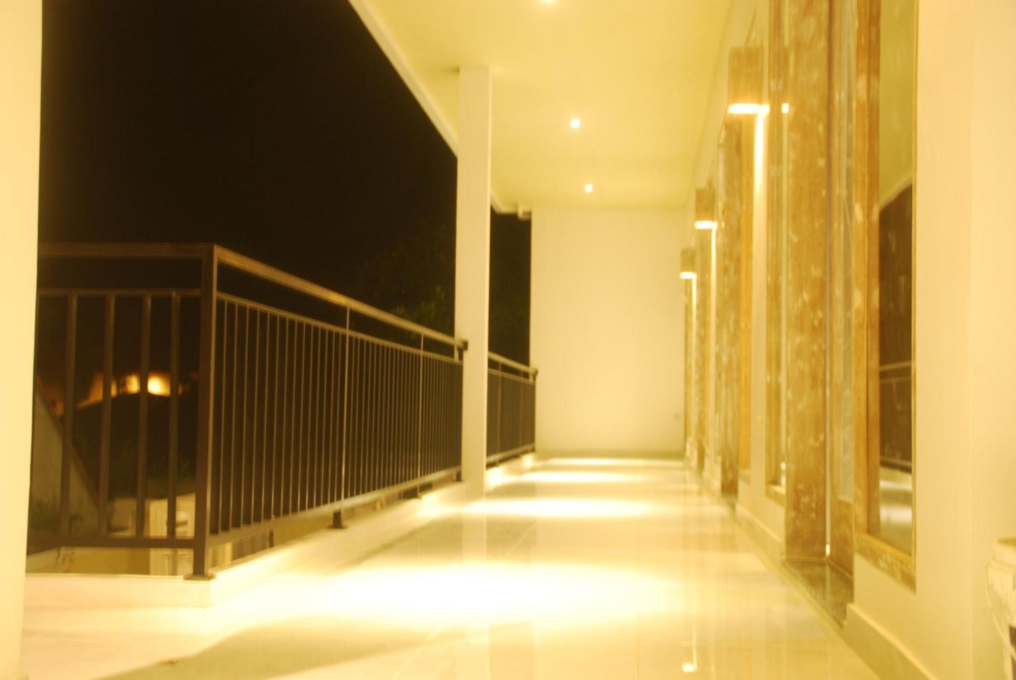 Sugiras Living Hotel Denpasar  Ruang foto